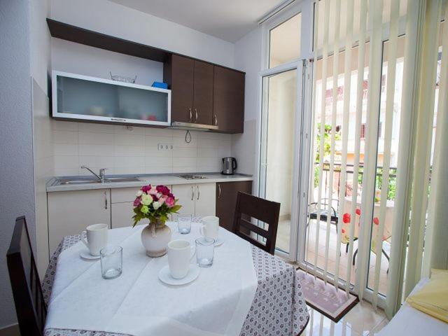 Apartmani Dana Макарска Екстериор снимка