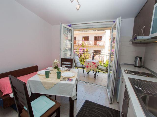 Apartmani Dana Макарска Екстериор снимка