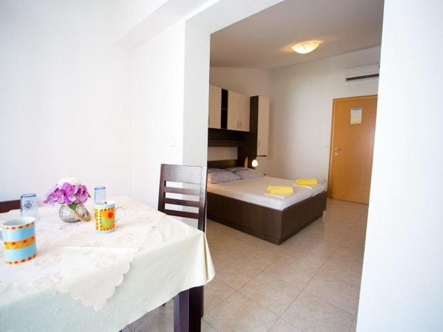 Apartmani Dana Макарска Екстериор снимка