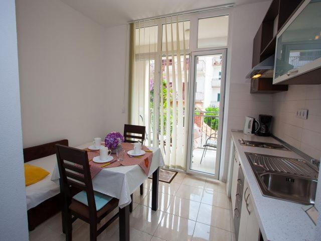 Apartmani Dana Макарска Екстериор снимка