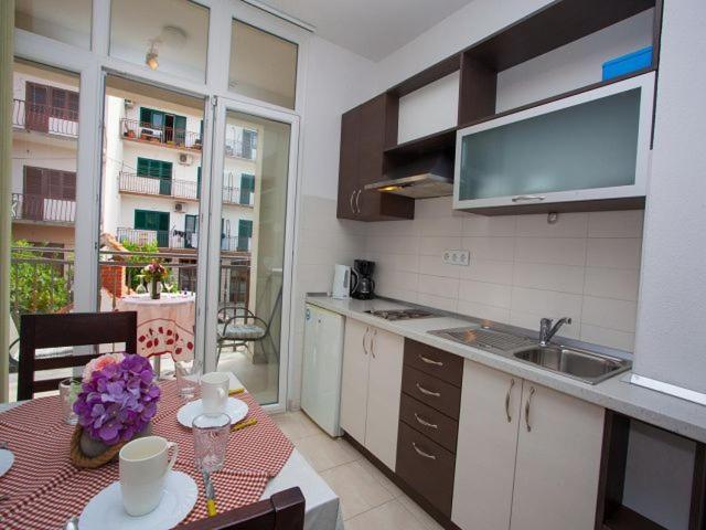 Apartmani Dana Макарска Екстериор снимка